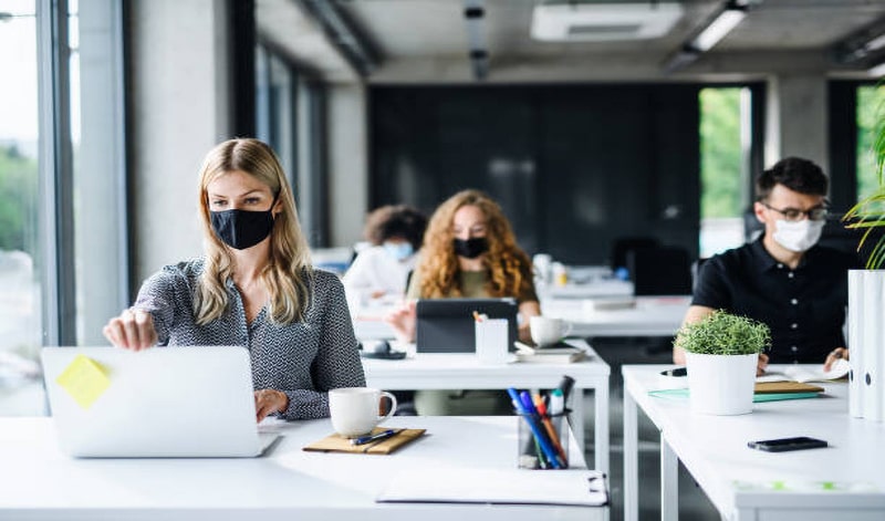 9-how to work in canada-Frequently Asked Questions about Immigrating to Canada-Artajobs.com سوالات متداول مهاجرت به کانادا؛ چگونه در کانادا کار کنیم؟