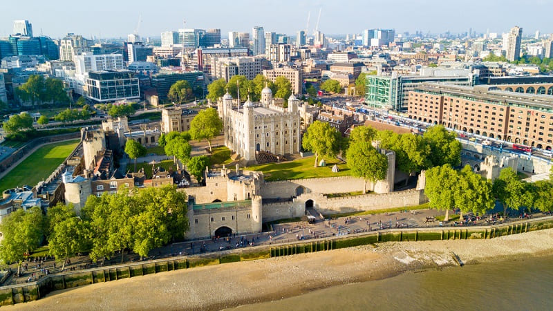 نمای هوایی از شهر لندن و رودخانه تیمز